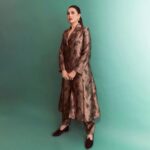 Karisma Kapoor Instagram - Channeling my inner tigress 🐅 in @rawmango Styled by - @stylebyami Jewellery - @karishma.joolry HmU - @kritikagill Pics - @kadamajay Managed by - @nasrindsouza #MahaGaurav2022 @zeemarathiofficial @zeetv