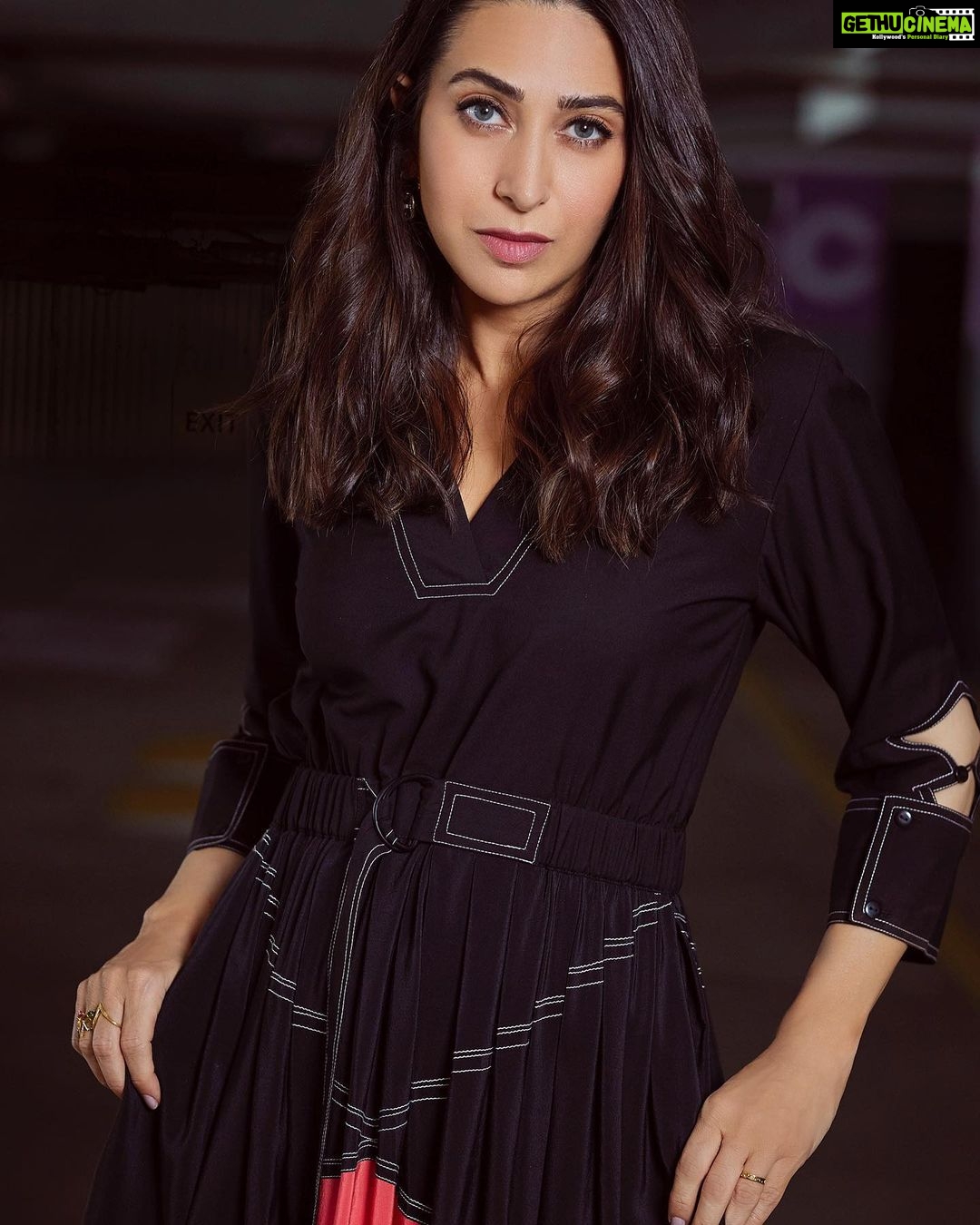 Karisma Kapoor Instagram - Letβs go πβπ¨ Dress - @lovebirds.studio Jewellery - @rafthelabel @thelinehq @inezeofficial Sneakers - @louboutinworld Styled by - @stylebyami HmU - @kritikagill Pics - @trishasarang Managed by - @nasrindsouza