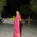 Karisma Kapoor Instagram - Starry nights in the city of Nawabs 💖💫✨ #eventdiaries #travelwithlolo Lucknow, Uttar Pradesh
