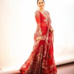 Karisma Kapoor Instagram - गणेश चतुर्थी की शुभकामनाएँ 🙏🏼🌺✨