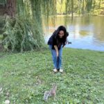 Karisma Kapoor Instagram - Let’s meet my cute friends 🐿️🦆🤎 #natureloving