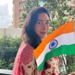 Karisma Kapoor Instagram - Happy Independence Day 🙏🏼🌸🇮🇳