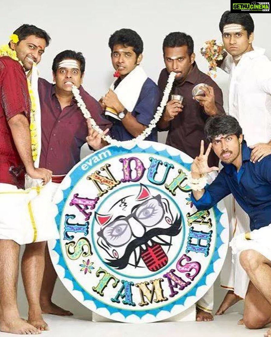 Karthik Kumar Instagram - #StandupComedy came to Evam from solo autobiographical theatre monologues. That’s the origin of this craft for us. Many journeyed through this brand, including myself. I cherish being an alumnus of @evamstanduptamasha : Evam turns 20. #Evam20 @satired @baggythecomic @aswinrao @naveen.richard @blah_kumaran @rajiv_rajaram @ilikeslander @rabhinderkannan @comedianpraveen @pmanojprabakar @iamjaggenius @mervynrozz @exlolakutty to name a few comrades ❤️