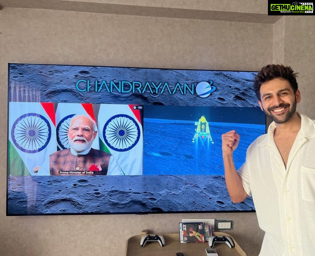 Kartik Aaryan Instagram - OUR INDIA IS NOW ON THE MOON 🇮🇳 #Chandrayaan3 HISTORIC MOMENT !! Thank you @isro.in 🤍