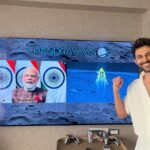 Kartik Aaryan Instagram – OUR INDIA IS NOW ON THE MOON 🇮🇳 
#Chandrayaan3
HISTORIC MOMENT !!
Thank you @isro.in 🤍