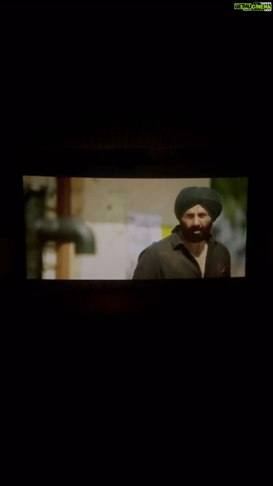 Kartik Aaryan Instagram - This iconic scene 💪🏻 Just a fanboy in me screaming n shouting for Tara Singh 🔥 @iamsunnydeol #Gadar2