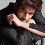 Kartik Aaryan Instagram - Looking for my Next Romantic Movie 🤍 Koi hai ?
