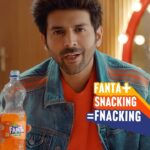 Kartik Aaryan Instagram – Snacking to sab karte hai, ab time hai Fnacking ka! 🤤🍊🥨
Fanta + Snacking = Fnacking 
​ 
#Fanta #Fnacking #Snacks