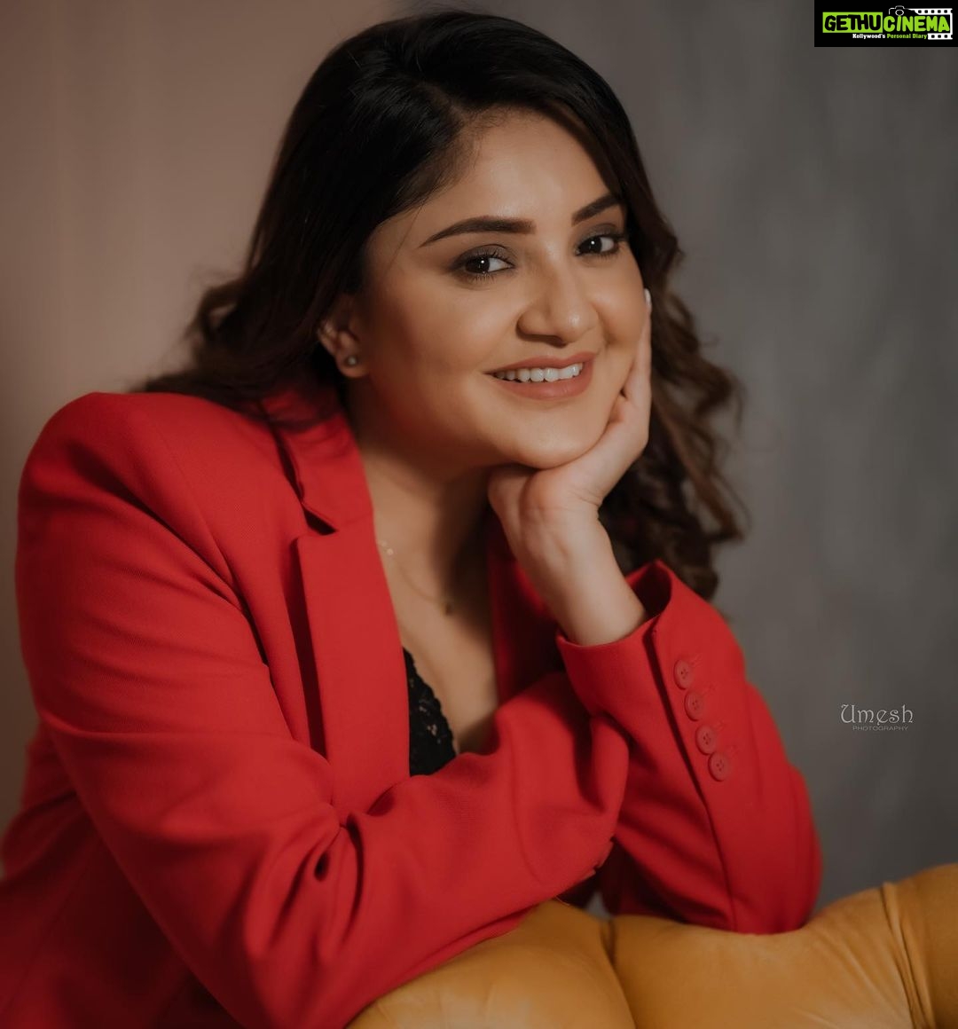 Karunya Ram Instagram - Swag ππ€β€οΈ : : Wearing : @zara @victoriassecret Makeup : @makeoverbysamridhi_ram PC : @umesh__photography___ Place : SR Studio RR Nagar : : #karunyaram #milkybeautykarunyaram #trending #hot #glamour #beauty #stylish Raja Rajeshwari Nagar, Bangalore South