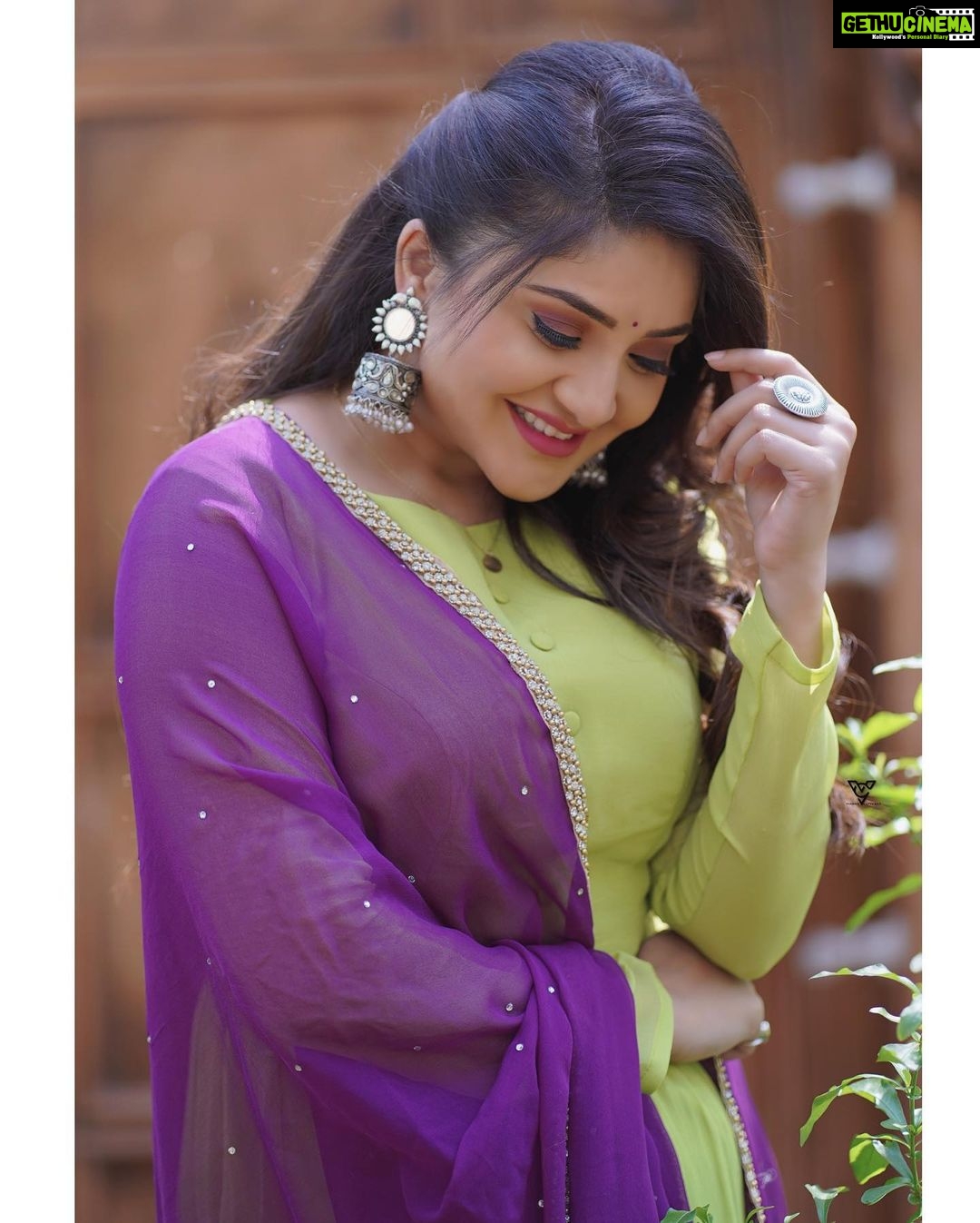 Karunya Ram Instagram - 💚💜 : : : Wearing : @devnastitchingstudio Makeup : @makeoverbysamridhi_ram Pics : @vishnu_vcaptures : : #karunyaram #milkybeautykarunyaram Elements Resort