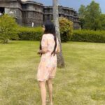 Karunya Ram Instagram - This is how we role 💃🏼🎊🫰🏼💐🎉 : : : #karunyaram #milkybeautykarunyaram #cute #halebidu #halebedutemple #friends #vacay #nature #viral #trending #trendingreels #beautiful #green #temple Halebidu Temple