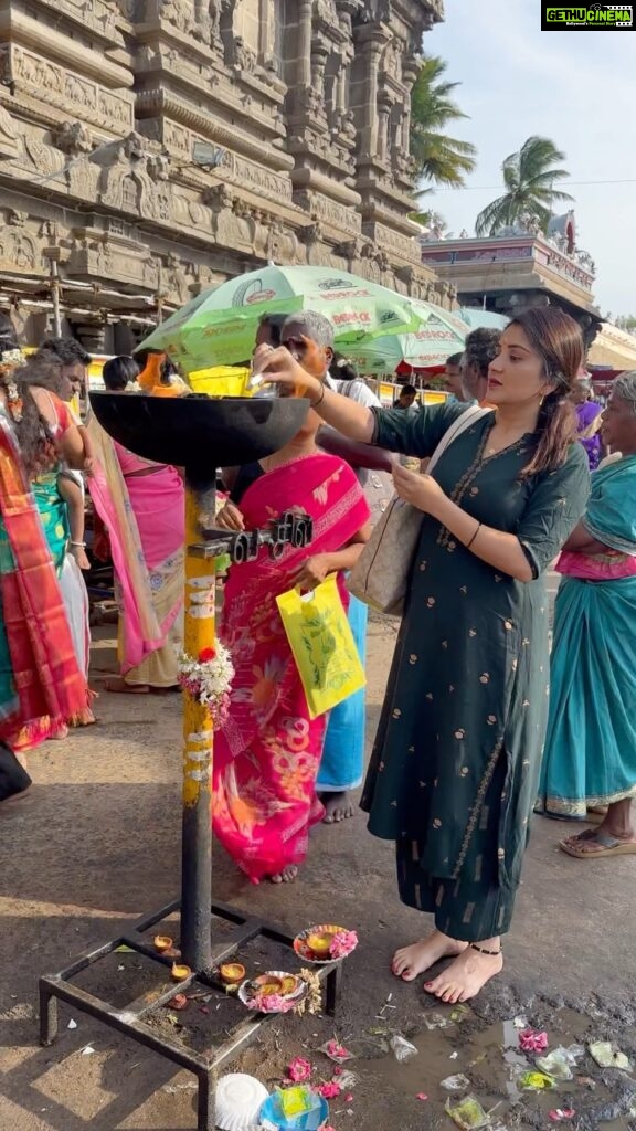 Karunya Ram Instagram - Divine 🙏🏻 : : : #thiruvanamalai #arunachaleshwartemple #divine #innerpeace #speritual Arunachaleswara Tempel, Thiruvannamalai
