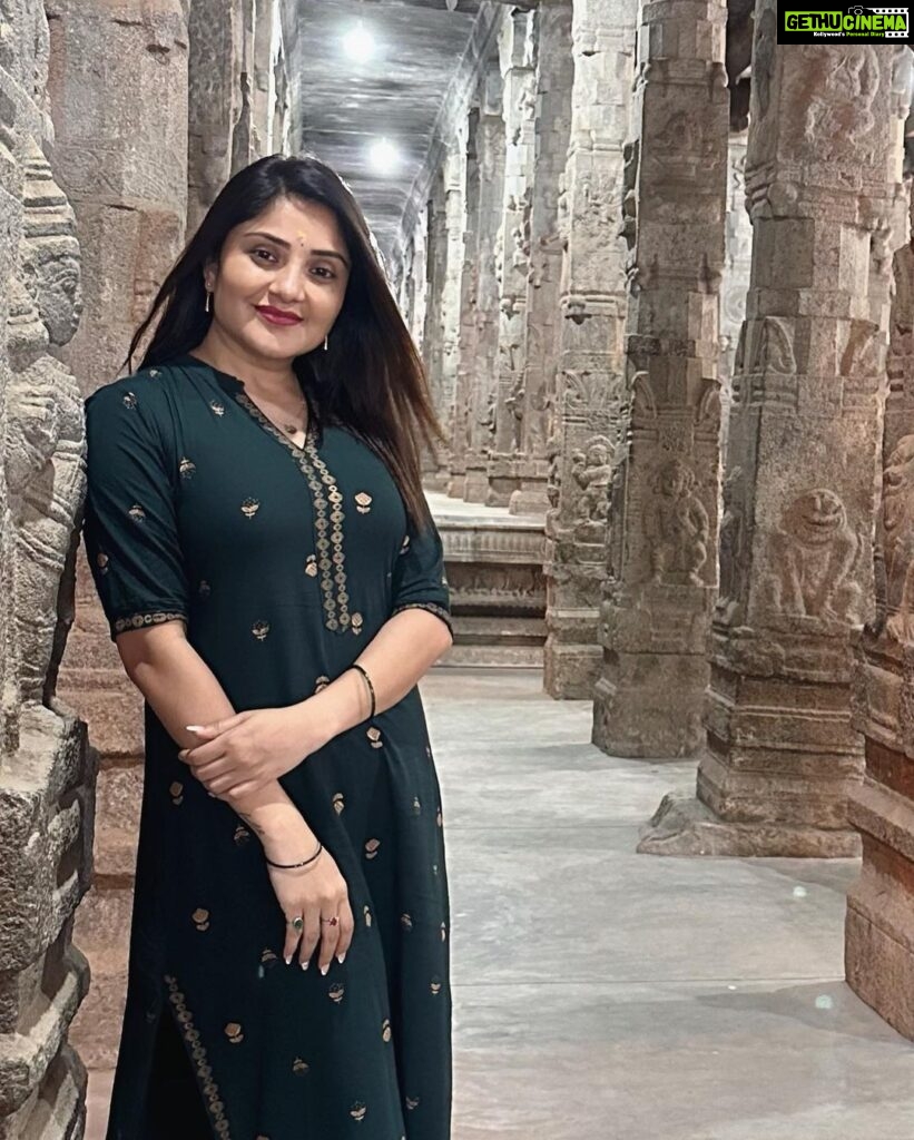 Karunya Ram Instagram - In the temple city @ Arunachalesvara temple blessed insight of Agni Lingam one of panchabhootlingas This place is so holy & sacred Jst feels so spiritual depicting meaning of life hail Param Punya Bhagavan Sri Ramana Maharishi🙏🏻 : : : #thiruvanamallai #sriramanamaharshi #divine #spiritual Arunachaleswara Tempel, Thiruvannamalai