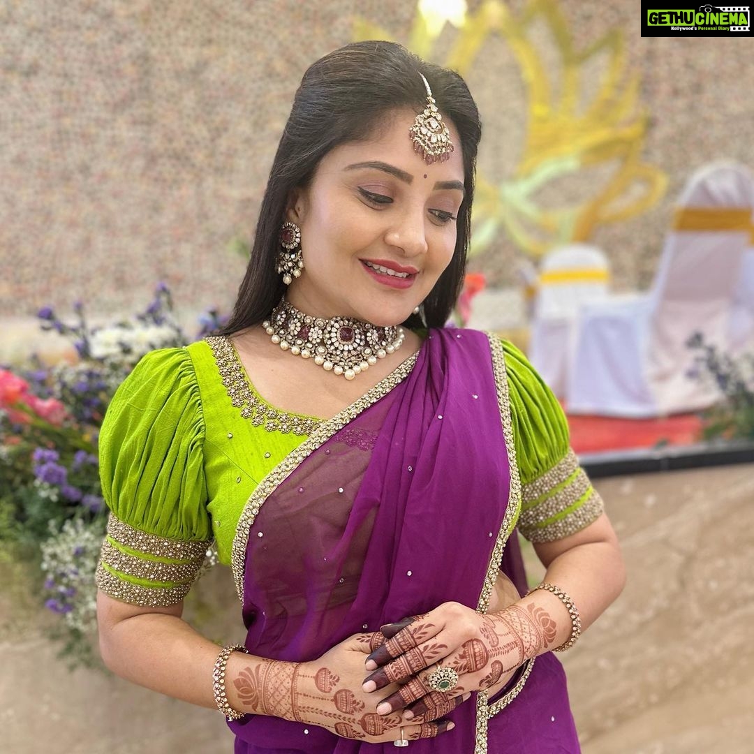 Karunya Ram Instagram - In a world full of trends,I want to remain a classic.💜💚 : : Wearing : self designed outfit 😝 Jewllry : @aabushanjewellery1941 Makeup : @makeoverbysamridhi_ram Hair : @ambika_madam : : #karunyaram #milkybeautykarunyaram #traditionalwear #halfsaree #cute #beautiful #gorgeous #pretty SKR Convention Centre
