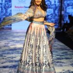 Karunya Ram Instagram - Wow had a sucessfull show at the @timesfashionweek walked for this amazing designer @rajdeep.ranawat.official 🤗 and I just loved it 💗Thnk u @bangalore_times for tis beautiful show lots n lots of love ❤️🥰😍🤗⭐️ : : : Four Seasons Hotel Bengaluru at Embassy One