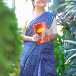 Karunya Ram Instagram – 🥻🧿✨
:
:
:
Wearing : @devnastitchingstudio
Makeup : @makeoverbysamridhi_ram
Hair : @ambika_madam
VC : @vishnu_vcaptures
Location : @elementscelebratebangalore
:
:
#karunyaram #milkybeautykarunyaram #saree #eligent #beunique #trendingreels #viral #trending #cute #beautiful #gorgeous #sareelove #sweet