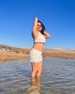 Karunya Ram Instagram - Dead sea vibes ✨🧿🌊
:
:
PC : @makeoverbysamridhi_ram 🍑
#karunyaram #milkybeautykarunyaram #actress #vacation #holiday #jordan #memories #deadsea #deadseajordan #travel #photography #beautiful #hot #nice #jordan