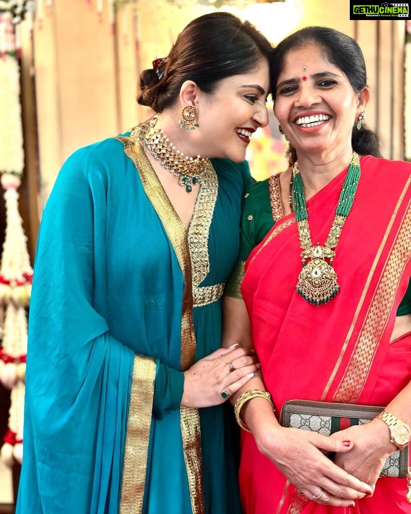 Karunya Ram Instagram - ಅಮ್ಮ ಮಗಳು unconditional love 🥰😍🫶🏼💚❤️💚❤️💚❤️ : : Makeup & Hair : @makeoverbysamridhi_ram Jewllry : @aabushanjewellery1941 : : #karunyaram #milkybeautykarunyaram #motherlove #cute #sweet #strong #mother #motherlove #purelove #unconditionallove #cuteness #beautiful #soul #pretty #indian #traditionl #traditionallook #aabushanjewellery #goldjewellery Indranager, Bangalore
