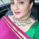 Karunya Ram Instagram - 🩷💚🥰 : : : Wearing : @ksic.mysoresilksaree Jewllry : @aabushanjewellery1941 : : #karunyaram #milkybeautykarunyaram #sareelove #mysoresilksaree #saree #traditional Bangalore, India