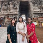 Karunya Ram Instagram - In the temple city @ Arunachalesvara temple blessed insight of Agni Lingam one of panchabhootlingas This place is so holy & sacred Jst feels so spiritual depicting meaning of life hail Param Punya Bhagavan Sri Ramana Maharishi🙏🏻 : : : #thiruvanamallai #sriramanamaharshi #divine #spiritual Arunachaleswara Tempel, Thiruvannamalai