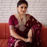 Karunya Ram Instagram - ❤️❤️‍🩹🥻💐 : : : Saree : @anayra_couture Jewellery : @aabushanjewellery1941 Makeup : @keerthiram28 PC : @pgraphyofficial : : #karunyaram #milkybeautykarunyaram #saree #tradition #jewelry #beautiful #cute #pretty #indiangirl R.R. Nagar