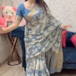 Karunya Ram Instagram - What Jumka🩶🤍🩵 : : Wearing : @houseof.raadhya_sarees Jumka @bcos_its_silver : : #karunyaram #milkybeautykarunyaram #jumka #jumkalove #jumkaswag #jumkastyle #jumkasong #tredning #viralvideos #viral #viralreels #viraldance #saree #sareelove Home