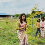 Karunya Ram Instagram – ಗಿಡಗಳನ್ನು ಬೆಳೆಸಿ ಪರಿಸರ ಉಳಿಸಿ 🌴🌲🌳☘️🌿🍀
:
:
:
#gogreen #tree #plantation #trending #viral