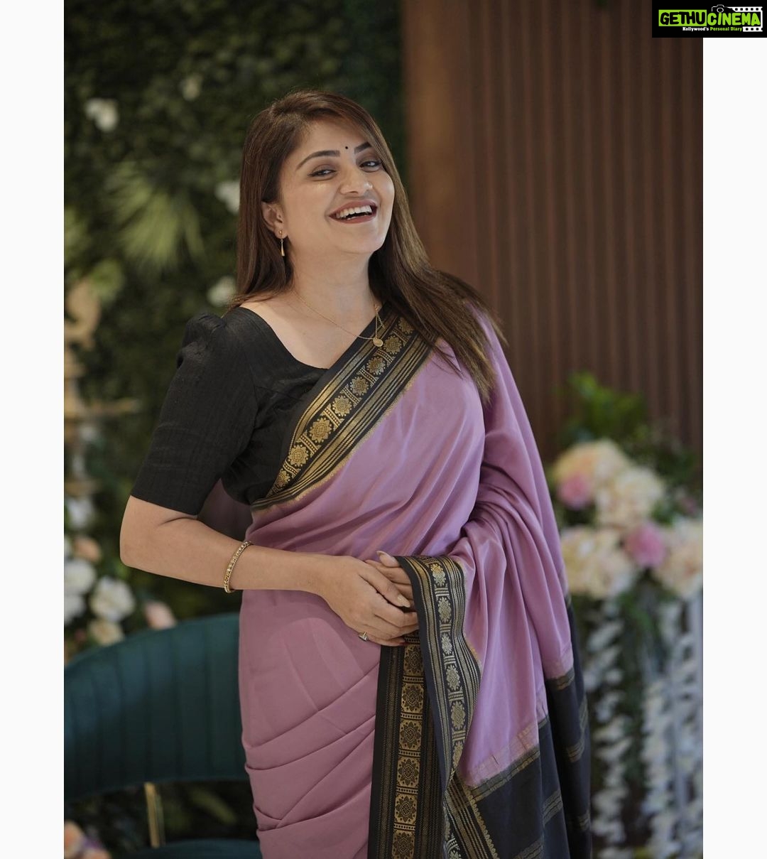 Karunya Ram Instagram - Sarvarigu Varamahalakshmi Habbada Shubashayagalu 💐🙏🏻🎉 : : Wearing : @houseof.raadhya_sarees PC : @umesh__photography___ : : #karunyaram #milkybeautykarunyaram #mysoresilk #sareelove #saree Raja Rajeshwari Nagar, Bangalore South
