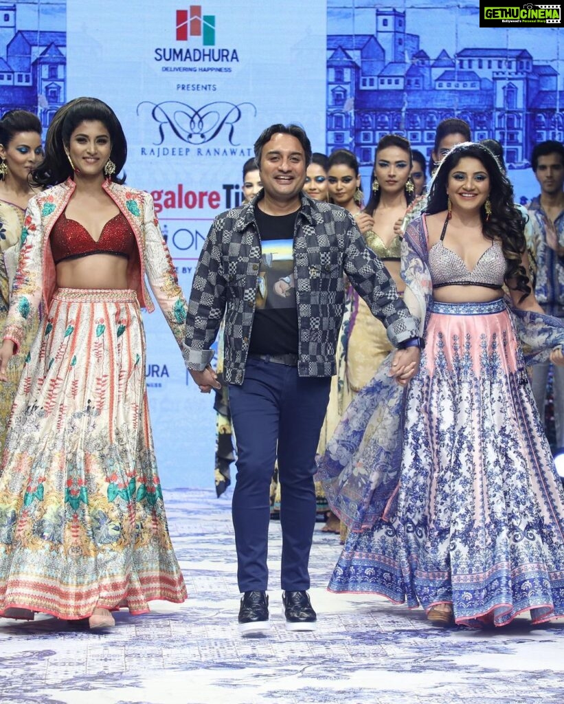 Karunya Ram Instagram - Wow had a sucessfull show at the @timesfashionweek walked for this amazing designer @rajdeep.ranawat.official 🤗 and I just loved it 💗Thnk u @bangalore_times for tis beautiful show lots n lots of love ❤️🥰😍🤗⭐️ : : : Four Seasons Hotel Bengaluru at Embassy One