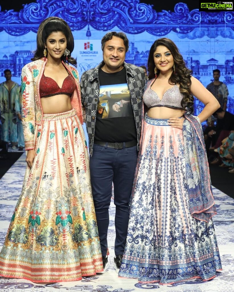Karunya Ram Instagram - Wow had a sucessfull show at the @timesfashionweek walked for this amazing designer @rajdeep.ranawat.official 🤗 and I just loved it 💗Thnk u @bangalore_times for tis beautiful show lots n lots of love ❤️🥰😍🤗⭐️ : : : Four Seasons Hotel Bengaluru at Embassy One
