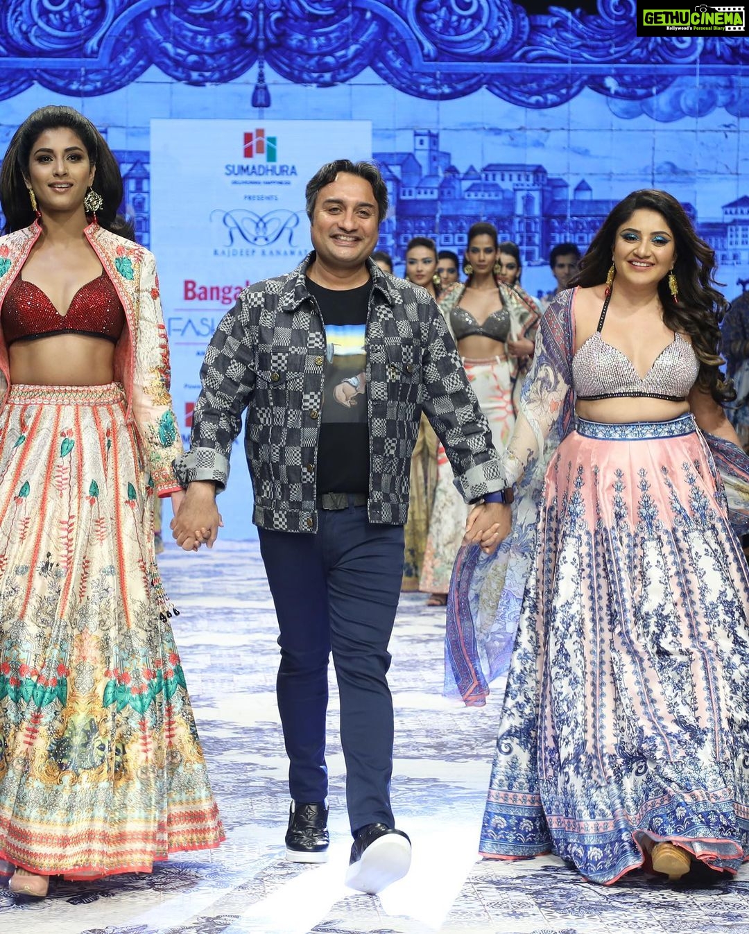 Karunya Ram Instagram - Wow had a sucessfull show at the @timesfashionweek walked for this amazing designer @rajdeep.ranawat.official 🤗 and I just loved it 💗Thnk u @bangalore_times for tis beautiful show lots n lots of love ❤️🥰😍🤗⭐️ : : : Four Seasons Hotel Bengaluru at Embassy One