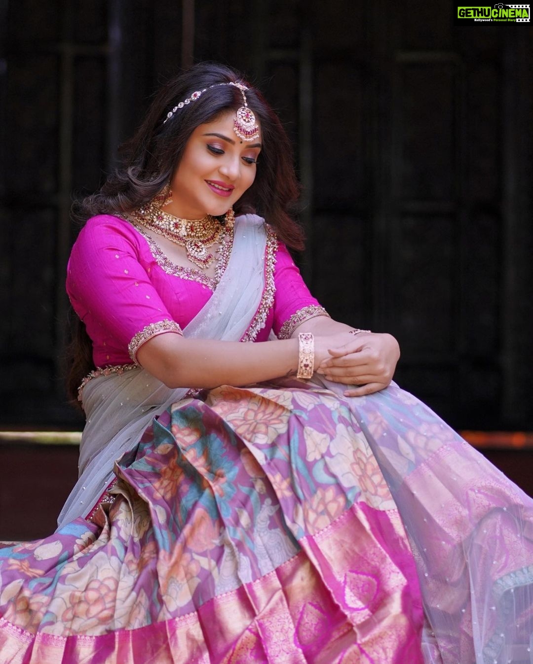 Karunya Ram Instagram - Happy Ugadi to all π€π₯°β¨π§Ώπ