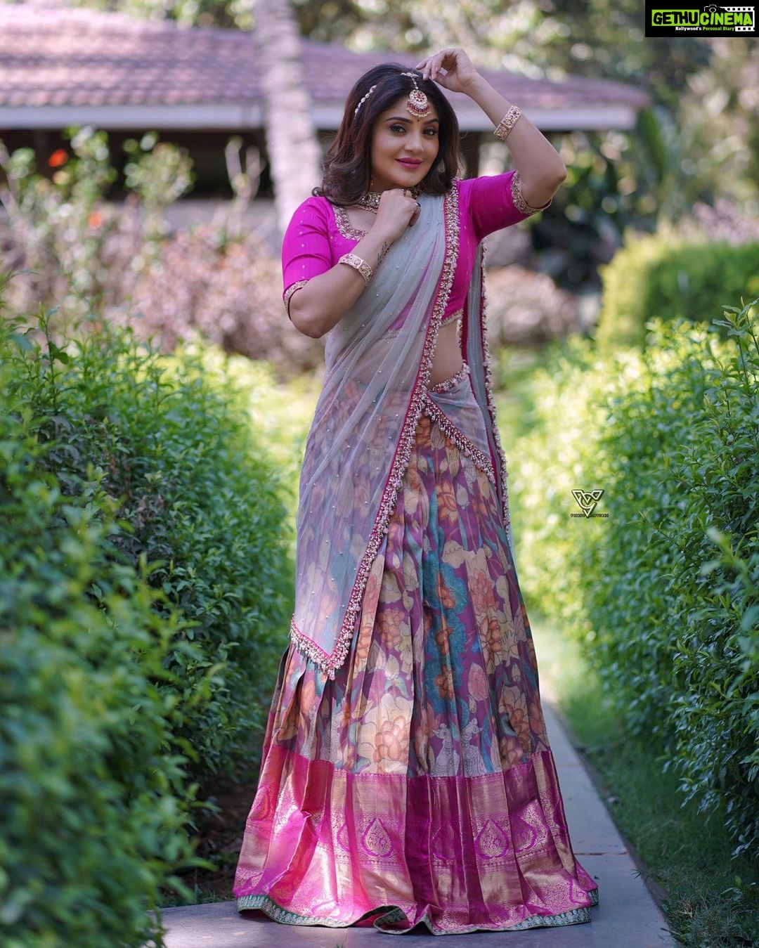 Karunya Ram Instagram - Happy Ugadi to all π€π₯°β¨π§Ώπ