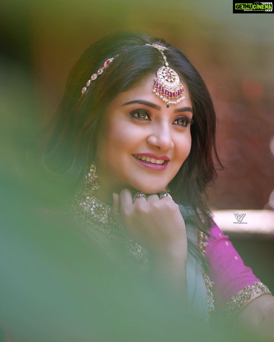 Karunya Ram Instagram - Happy Ugadi to all π€π₯°β¨π§Ώπ