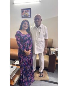Karunya Ram Instagram - Got a chance to meet our ex chief minister of Karnataka Sri BS Yadiyurappa sir & took a blessings 💐🙏🏻
:
:
#karunyaram #excheifministerofkarnataka #bsyadiyurappa
