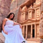 Karunya Ram Instagram – Woooo finally ✅ got to visit one of wonders of the world in my list (Jordan Petra )❤️✌🏼🤗 
:
:
:
#karunyaram #milkybeautykarunyaram #jordan #petra #wondersoftheworld #travel #vacation Petra, Jordan