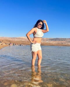 Karunya Ram Instagram - Dead sea vibes ✨🧿🌊
:
:
PC : @makeoverbysamridhi_ram 🍑
#karunyaram #milkybeautykarunyaram #actress #vacation #holiday #jordan #memories #deadsea #deadseajordan #travel #photography #beautiful #hot #nice #jordan