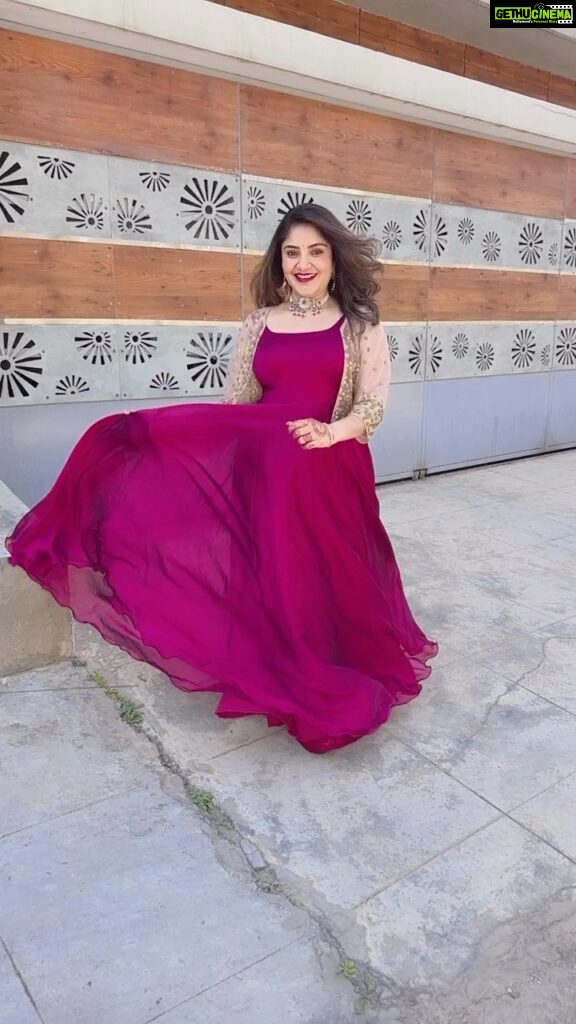 Karunya Ram Instagram - You change the world by being yourself 💖💛💕💞 : : Wearing : @ikarunya Makeup and hair : @makeoverbysamridhi_ram : : #karunyaram #milkybeautykarunyaram #beautiful #cute #indowestern #trending #viral #meta #creative #beautiful