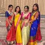 Karunya Ram Instagram - With my all beautiful dolls 🤗✌🏼😍 : : @eshwari_rs @samridhi.ram @varnika.gowda @kavitha2583 @deekshnanarayan2036 : : #karunyaram #milkybeautykarunyaram #actress #krantikannadamovie #bombesong #dboss #trendig #viral #instagood #insta #instalike Chamara Vajra