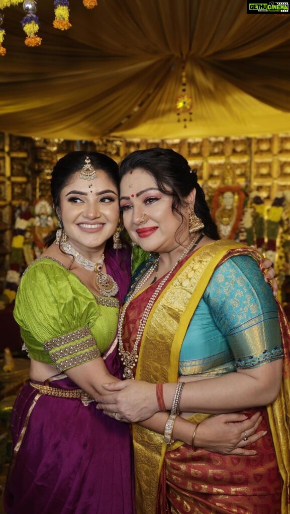 Karunya Ram Instagram - Girls most Fav outfit Saree & Half Saree 🧿 which is ur fav attire & colour comment below 🩷🤗 : : : #karunyaram #milkybeautykarunyaram #priyankaupendra #sisterlove #bonding #halfsaree #saree #traditional #jewelry #indian #girls #divine #devotional #god #godess #retual #trendingreels #viral Sri Bande Mahakali Devalaya