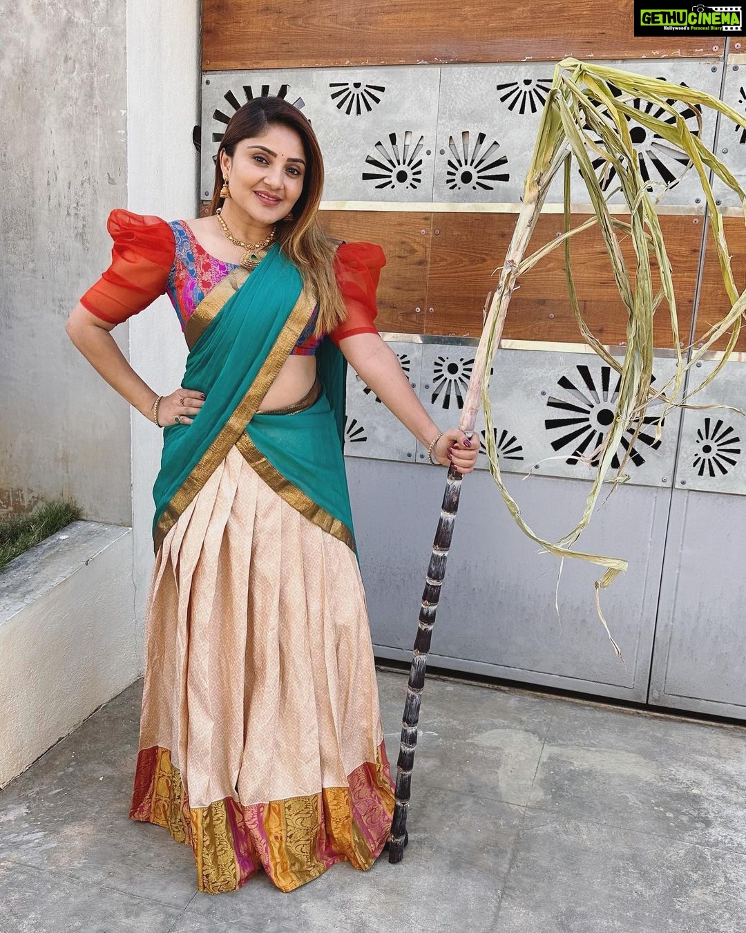 Karunya Ram Instagram - 🌴💐🌴 : : : #karunyaram #milkybeautykarunyaram #festival #sankranti #halfsaree #beautiful #cute #traditional Raja Rajeshwari Nagar, Bangalore South