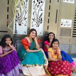 Karunya Ram Instagram - ಸರ್ವರಿಗೂ ಸುಗ್ಗಿ ಹಬ್ಬ ಸಂಕ್ರಾಂತಿ ಹಬ್ಬದ ಹಾರ್ದಿಕ ಶುಭಾಶಯಗಳು 🌾🌺🌴 : : #karunyaram #milkybeautykarunyaram #sankrathi #suggie #pongal Raja Rajeshwari Nagar, Bangalore South