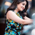 Karunya Ram Instagram - Live a colourful life 💙🧡❤️🖤 : : Makeup : @makeoverbysamridhi_ram Hair : @soverpukhrambam Styling : @apekshapurohit PC : @vijaymonteiro : : #karunyaram #milkybeautykarunyaram #actress #raymo #workingstill #fashion #styleicon Sheraton Grand Bangalore Hotel at Brigade Gateway