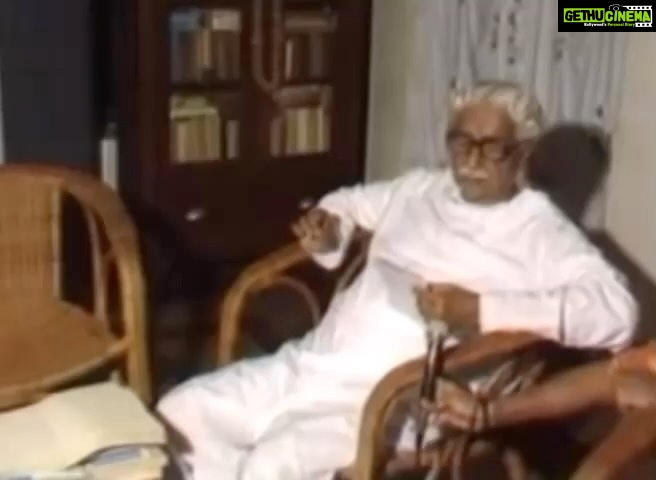 Karunya Ram Instagram - ಸರ್ವರಿಗೆ ಸಮಬಾಳು,ಸರ್ವರಿಗೆ ಸಮಪಾಲು ಎಂದು ಸಂದೇಶವನ್ನು ಸಾರಿದ ವಿಶ್ವ ಮಾನವನಿಗೆ ನಮನ 🙏 : : #kuvenpu #vishwamanava #poet