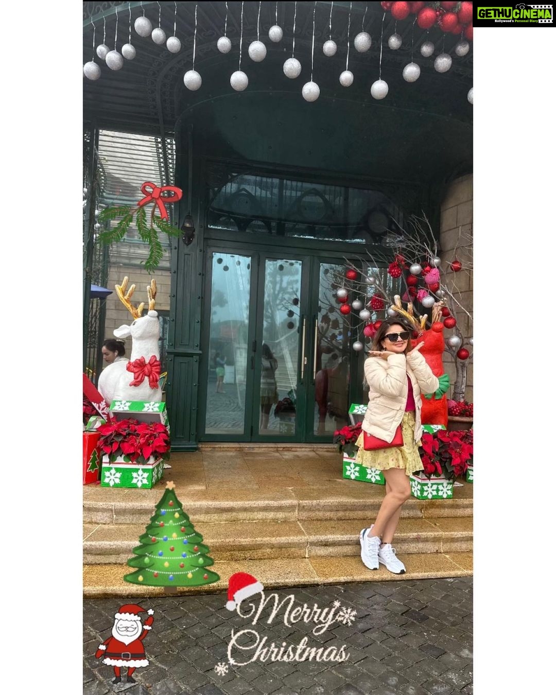 Karunya Ram Instagram - Merry Christmas to all 🎉🎊🎁🎄 : : : #karunyaram #milkybeautykarunyaram #christmas