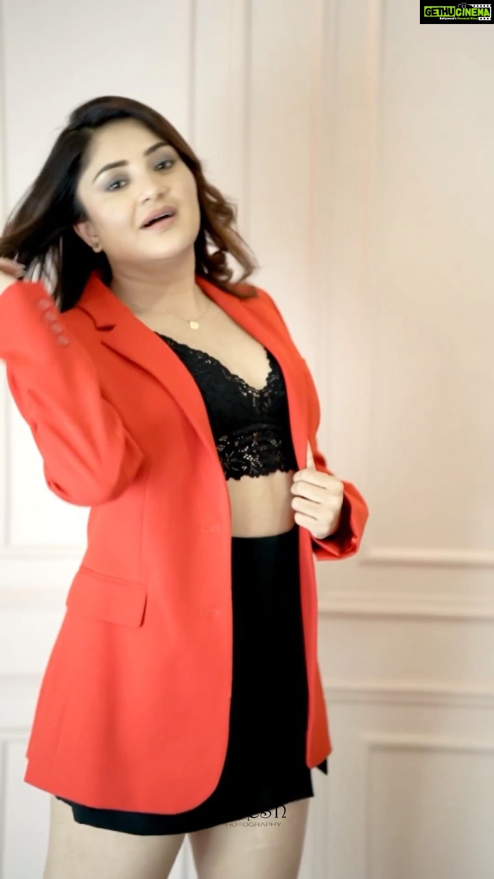 Karunya Ram Instagram - 🔥❤️🖤 : : #karunyaram #milkybeautykarunyaram #hot #beautiful #trending #viral #hot #hottie🔥 #stylish #style #iconic Raja Rajeshwari Nagar, Bangalore South