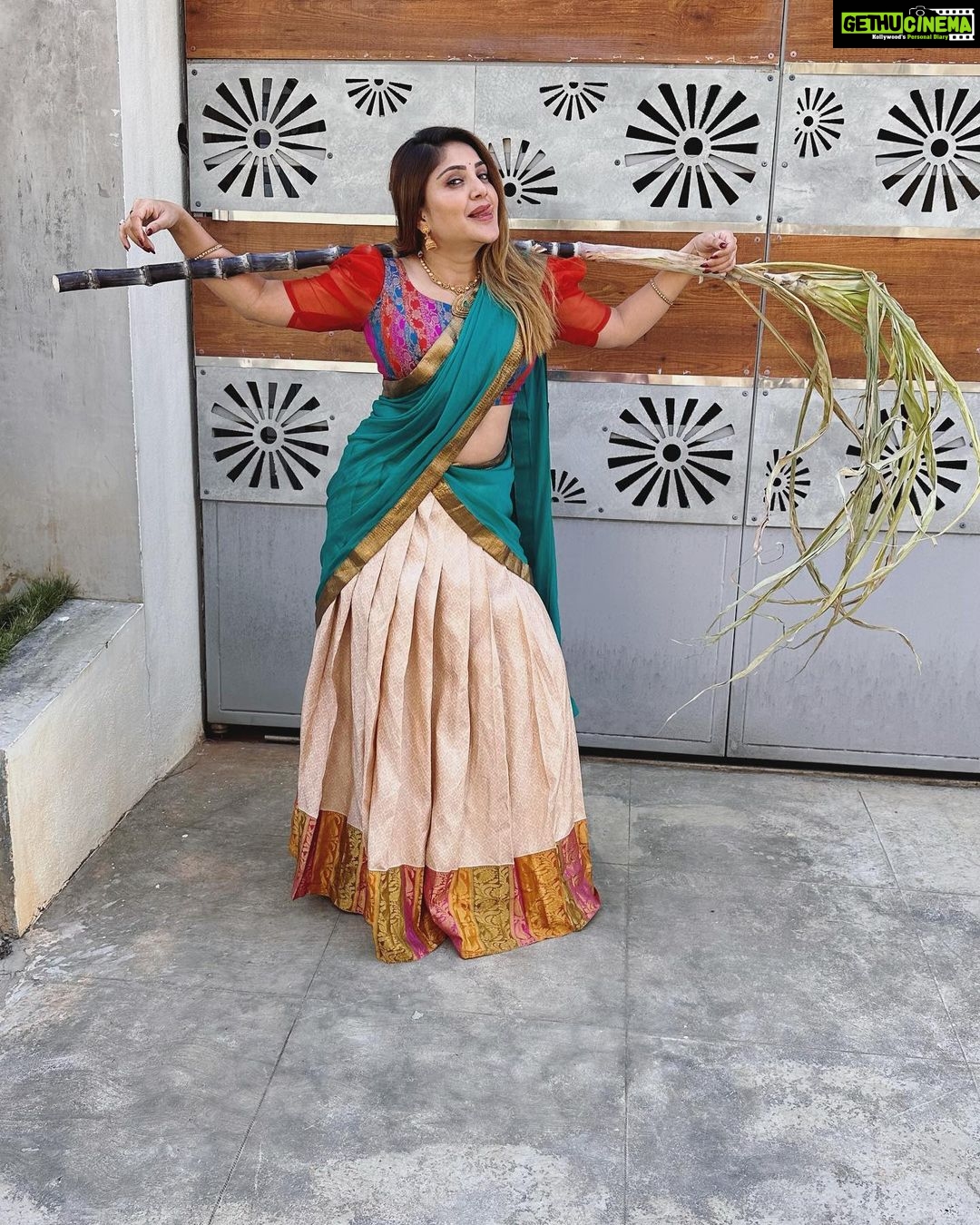 Karunya Ram Instagram - 🌴💐🌴 : : : #karunyaram #milkybeautykarunyaram #festival #sankranti #halfsaree #beautiful #cute #traditional Raja Rajeshwari Nagar, Bangalore South