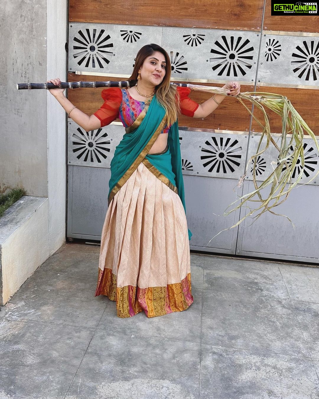 Karunya Ram Instagram - 🌴💐🌴 : : : #karunyaram #milkybeautykarunyaram #festival #sankranti #halfsaree #beautiful #cute #traditional Raja Rajeshwari Nagar, Bangalore South