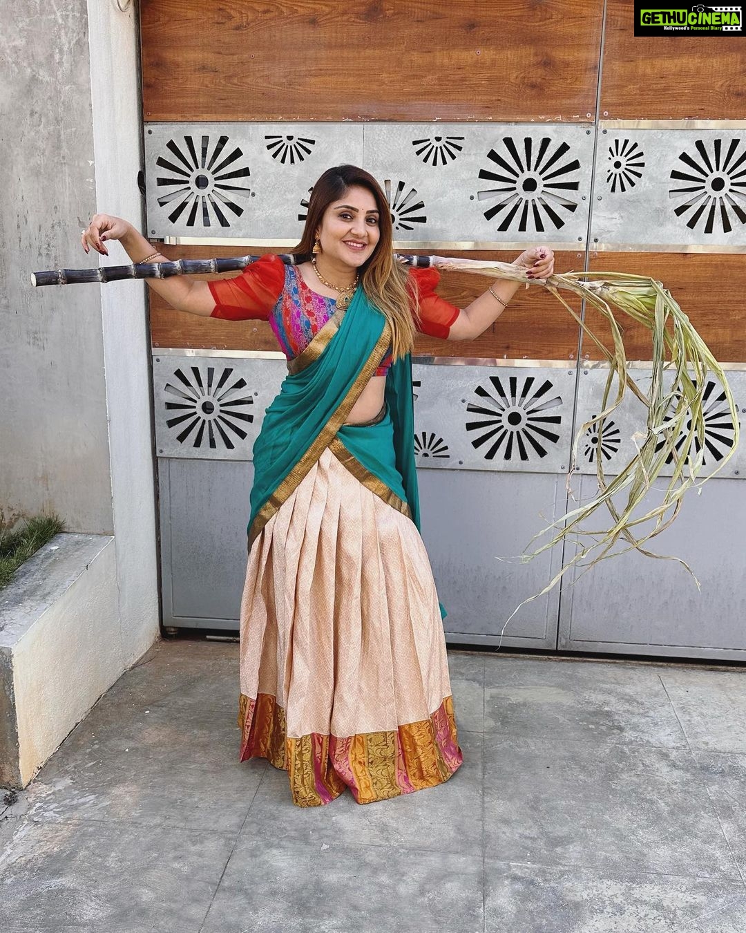 Karunya Ram Instagram - 🌴💐🌴 : : : #karunyaram #milkybeautykarunyaram #festival #sankranti #halfsaree #beautiful #cute #traditional Raja Rajeshwari Nagar, Bangalore South