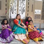 Karunya Ram Instagram - ಸರ್ವರಿಗೂ ಸುಗ್ಗಿ ಹಬ್ಬ ಸಂಕ್ರಾಂತಿ ಹಬ್ಬದ ಹಾರ್ದಿಕ ಶುಭಾಶಯಗಳು 🌾🌺🌴 : : #karunyaram #milkybeautykarunyaram #sankrathi #suggie #pongal Raja Rajeshwari Nagar, Bangalore South